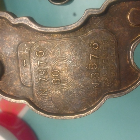 Set of 6 Vintage Brass Stationary Drawer Pulls - Picture 3 of 5